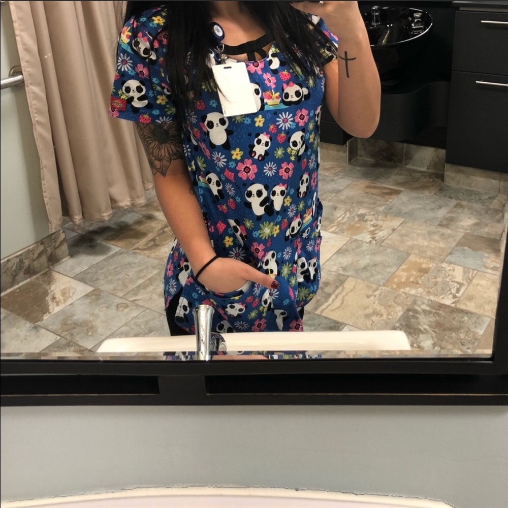 Scrub top